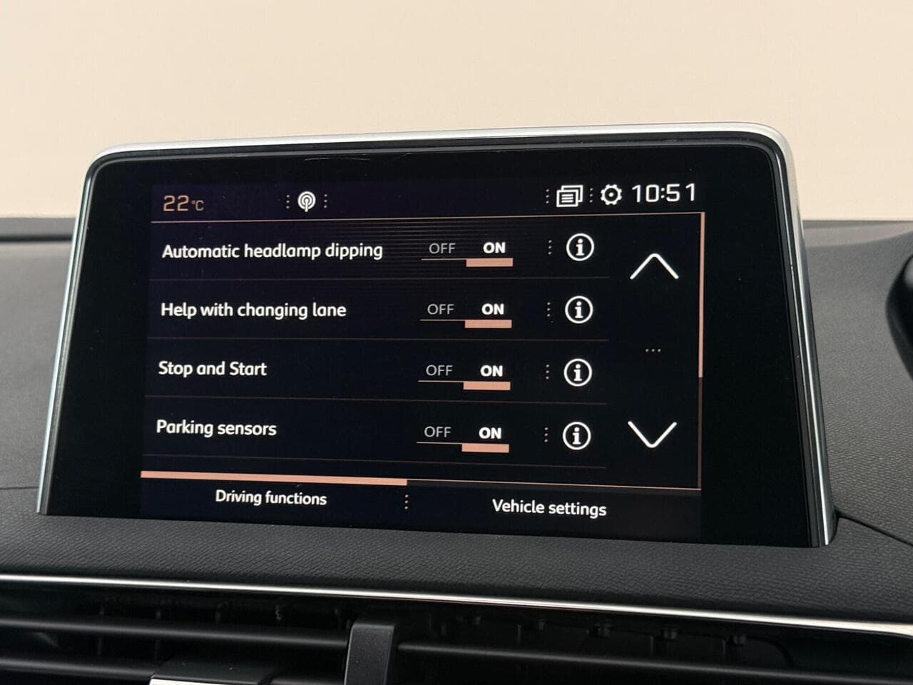 Peugeot 5008 thumbnail Infotainment System