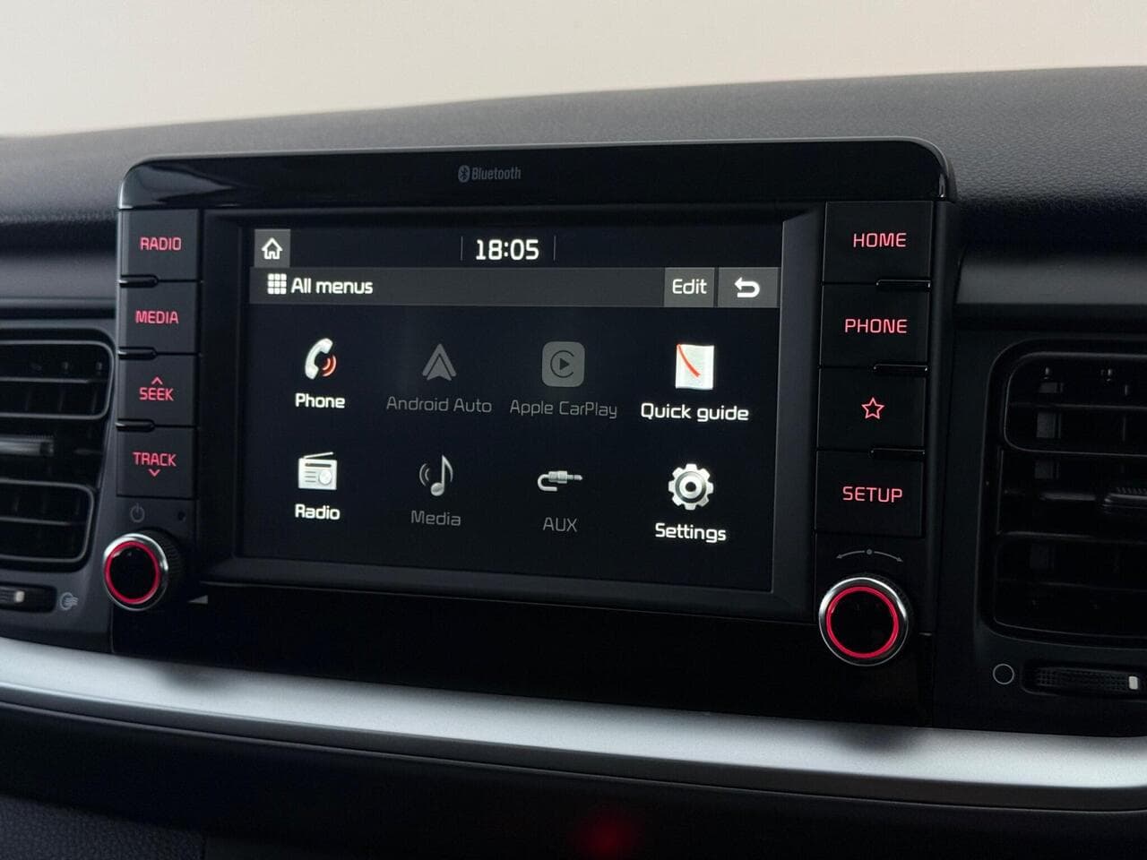 Kia Stonic thumbnail Infotainment System