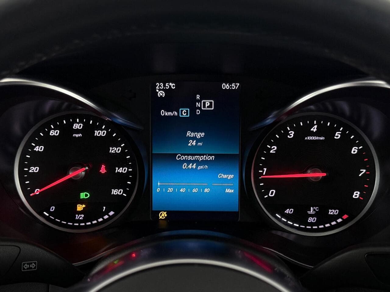 Mercedes-Benz C Class thumbnail Driver Instruments