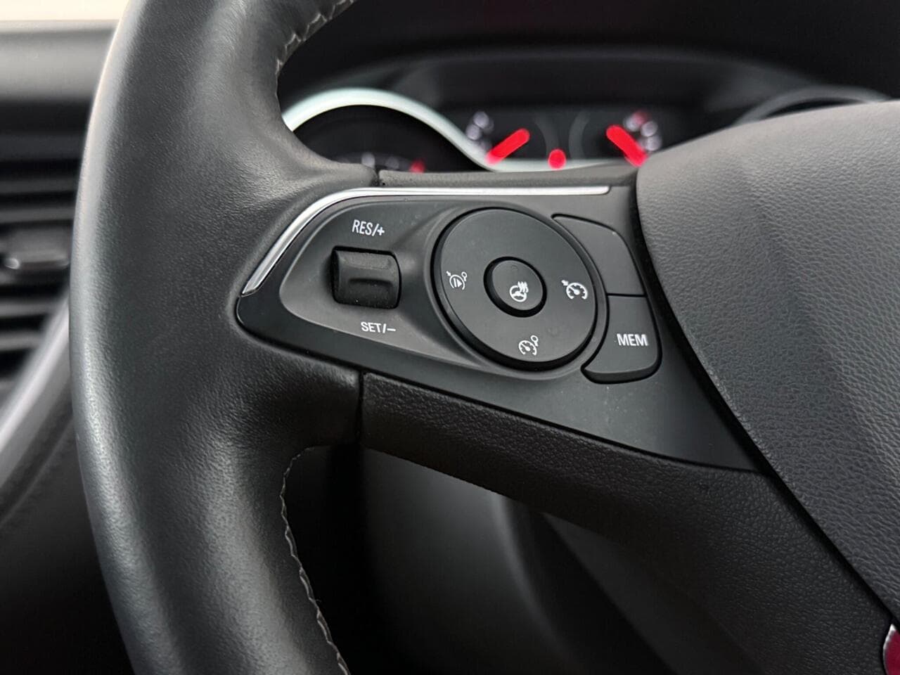 Vauxhall Grandland X thumbnail Misc Controls