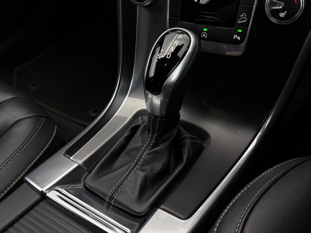Volvo XC60 thumbnail Interior Front
