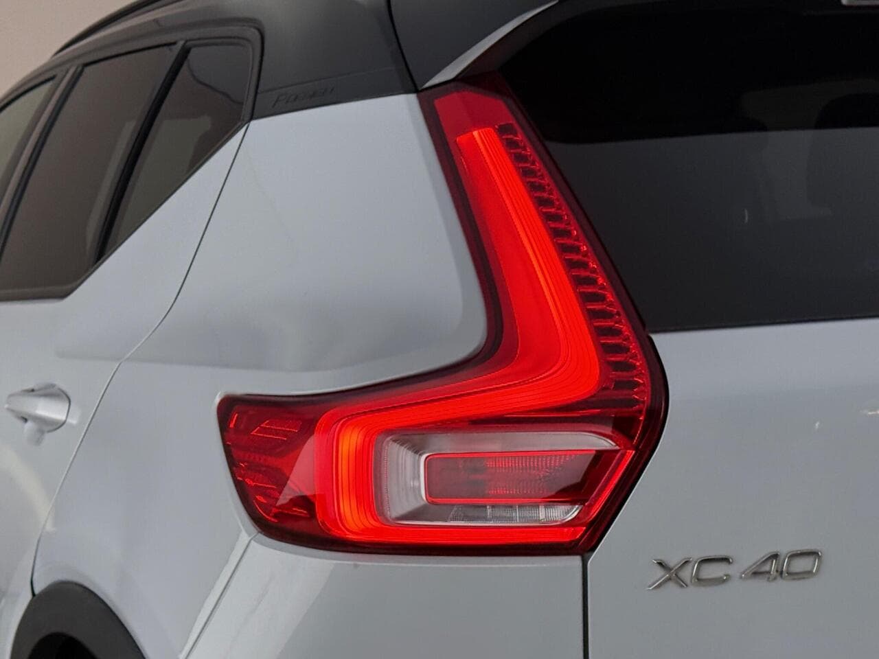 Volvo XC40 thumbnail Lights Rear