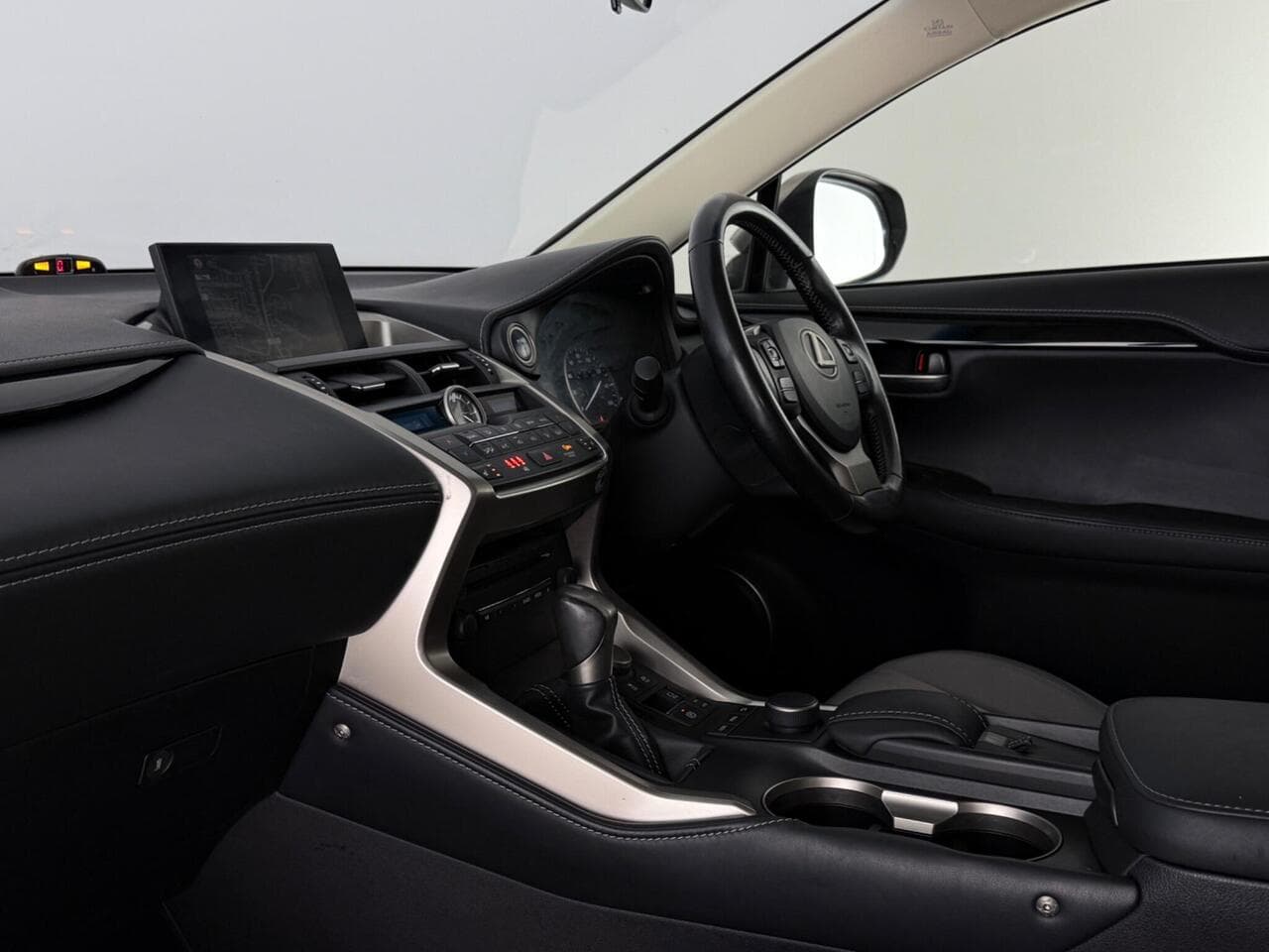 Lexus NX thumbnail Interior Front