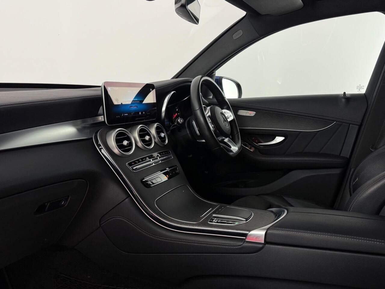Mercedes-Benz GLC thumbnail Interior Front
