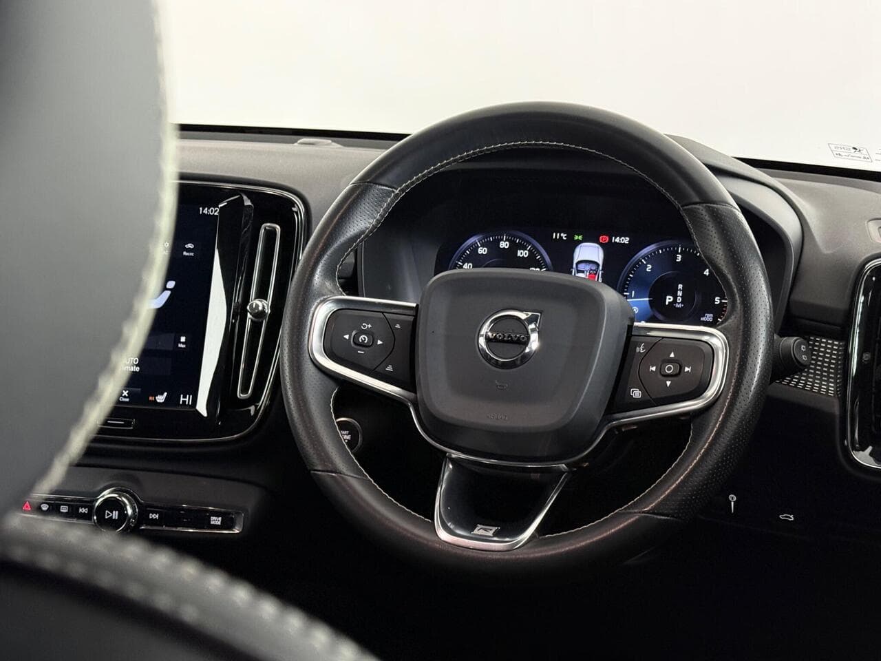 Volvo XC40 thumbnail Steering Wheel