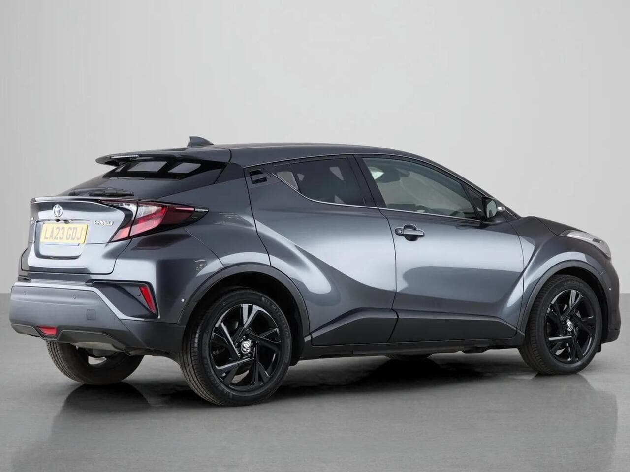 Toyota C-HR thumbnail Rear Right