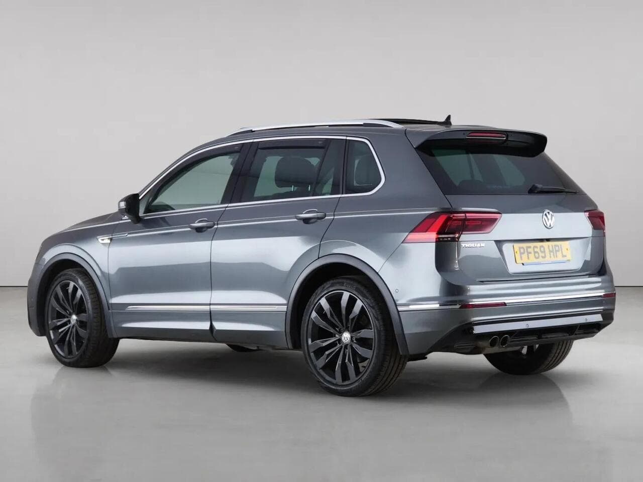 Volkswagen Tiguan thumbnail Rear Left