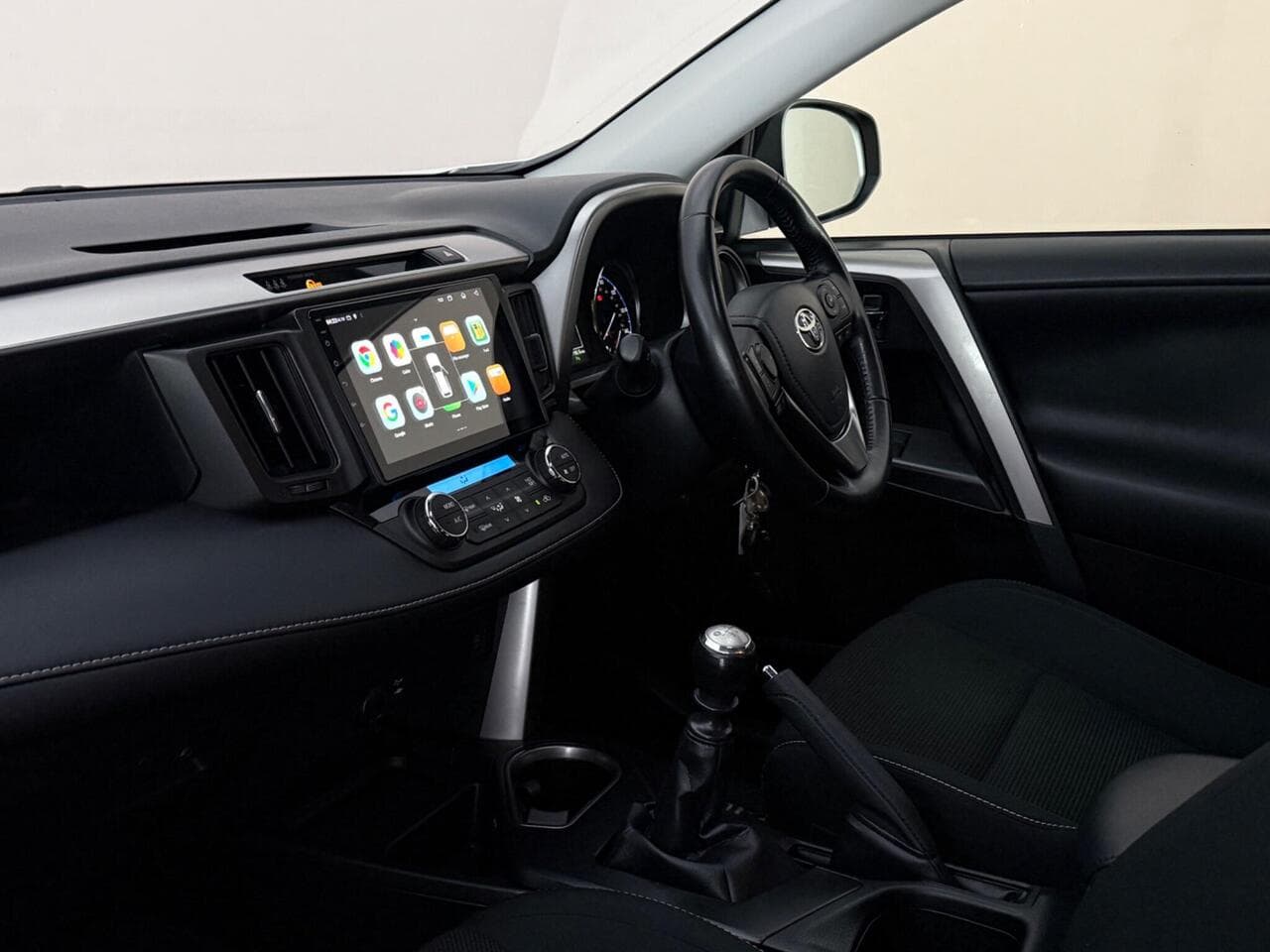 Toyota RAV4 thumbnail Interior Front