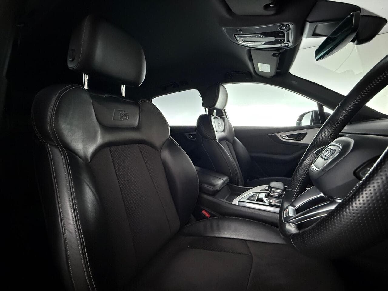 Audi Q7 thumbnail Seat Driver