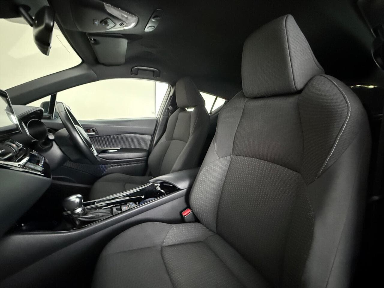 Toyota C-HR thumbnail Seat Front Passenger