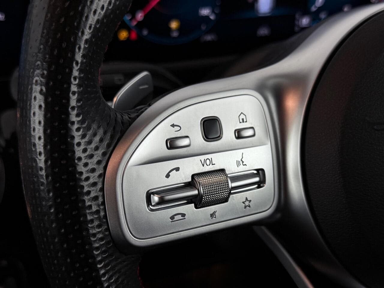 Mercedes-Benz GLB thumbnail Misc Controls