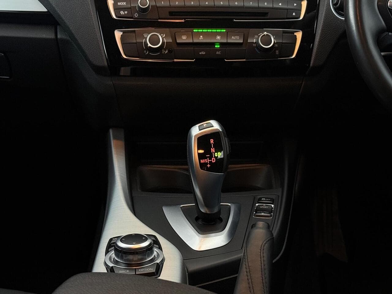 BMW 1 Series thumbnail Interior Front