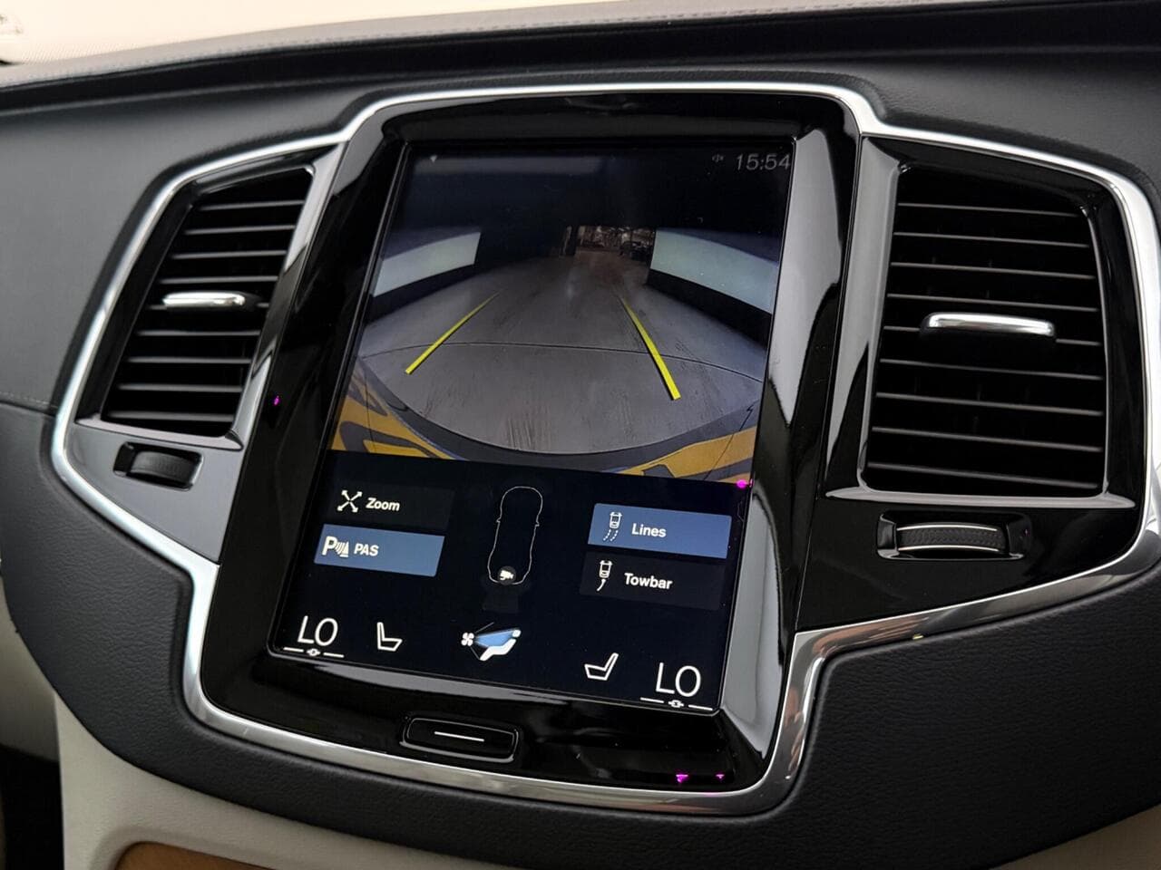 Volvo XC90 thumbnail Infotainment System
