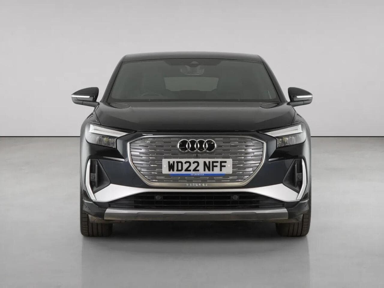 Audi Q4 e-tron thumbnail Front