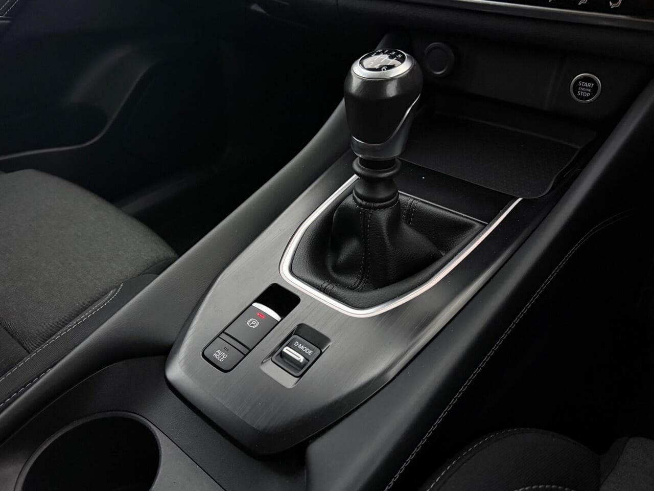 Nissan Qashqai thumbnail Interior Front
