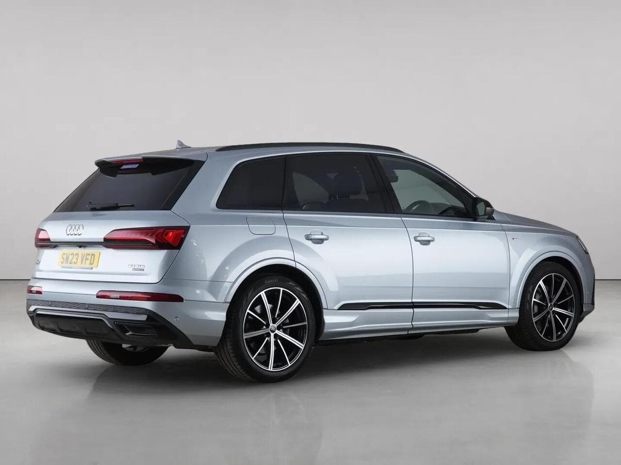 Audi Q7 thumbnail Rear Right