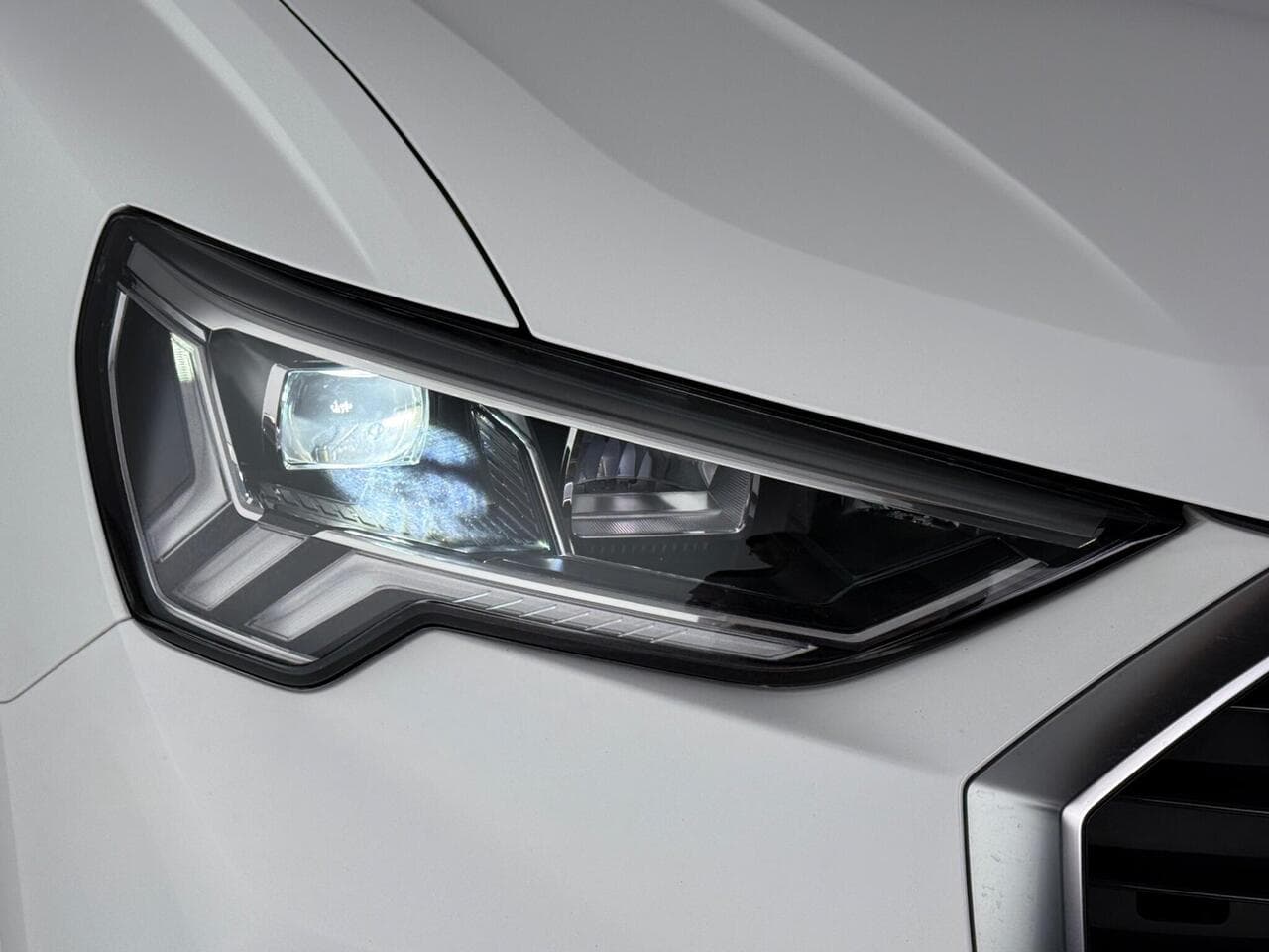 Audi Q3 thumbnail Lights Front