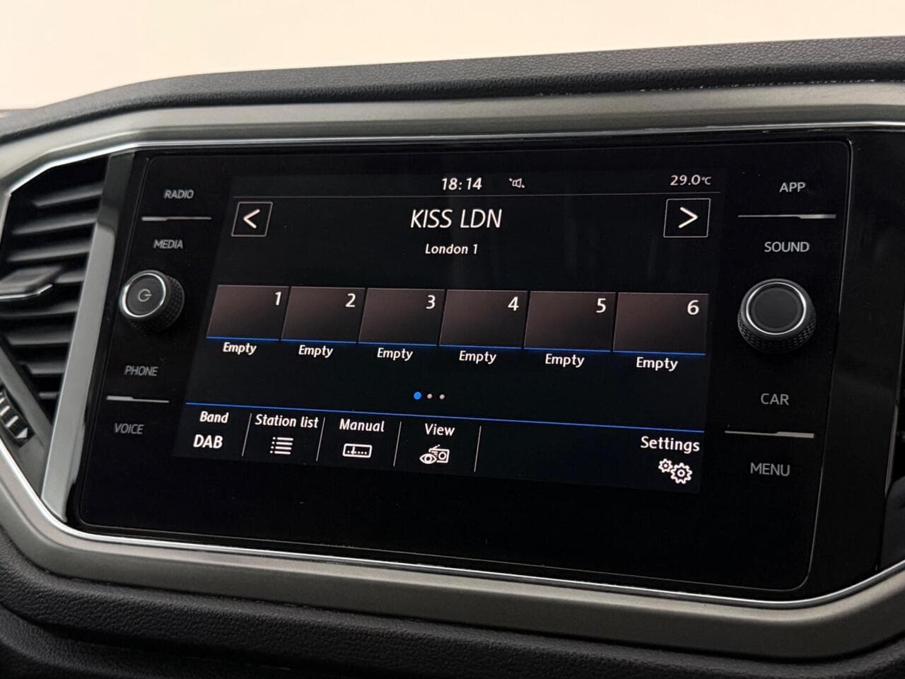 Volkswagen T-Roc thumbnail Infotainment System