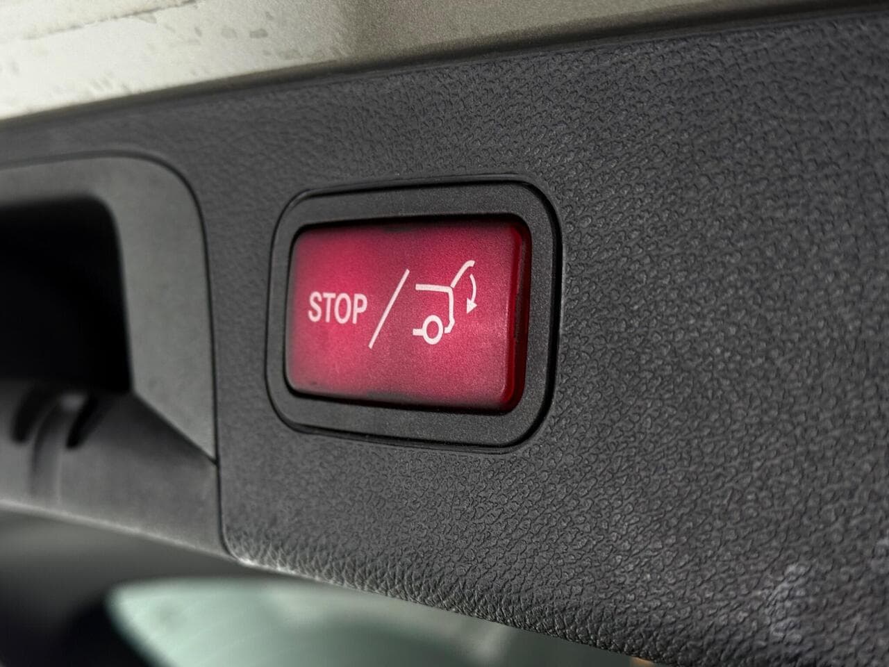 Mercedes-Benz GLC thumbnail Misc Controls