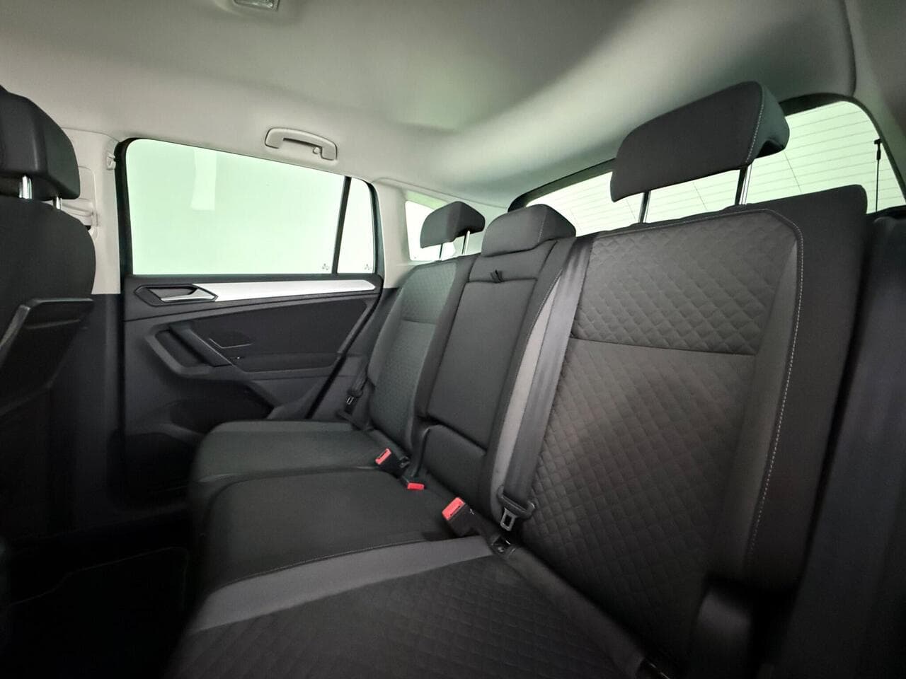 Volkswagen Tiguan thumbnail Seats Rear
