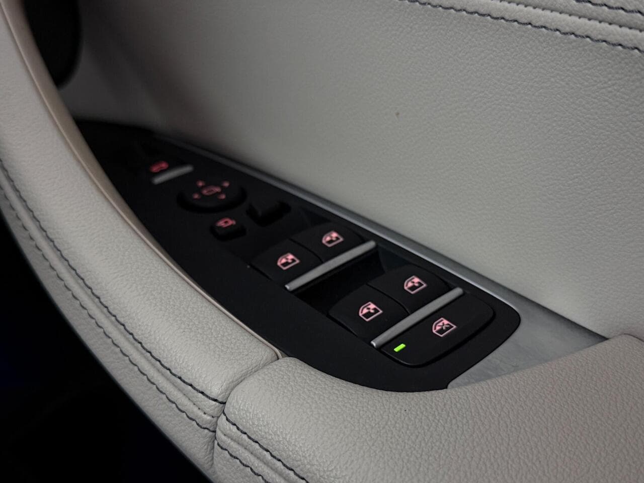 BMW X4 thumbnail Misc Controls