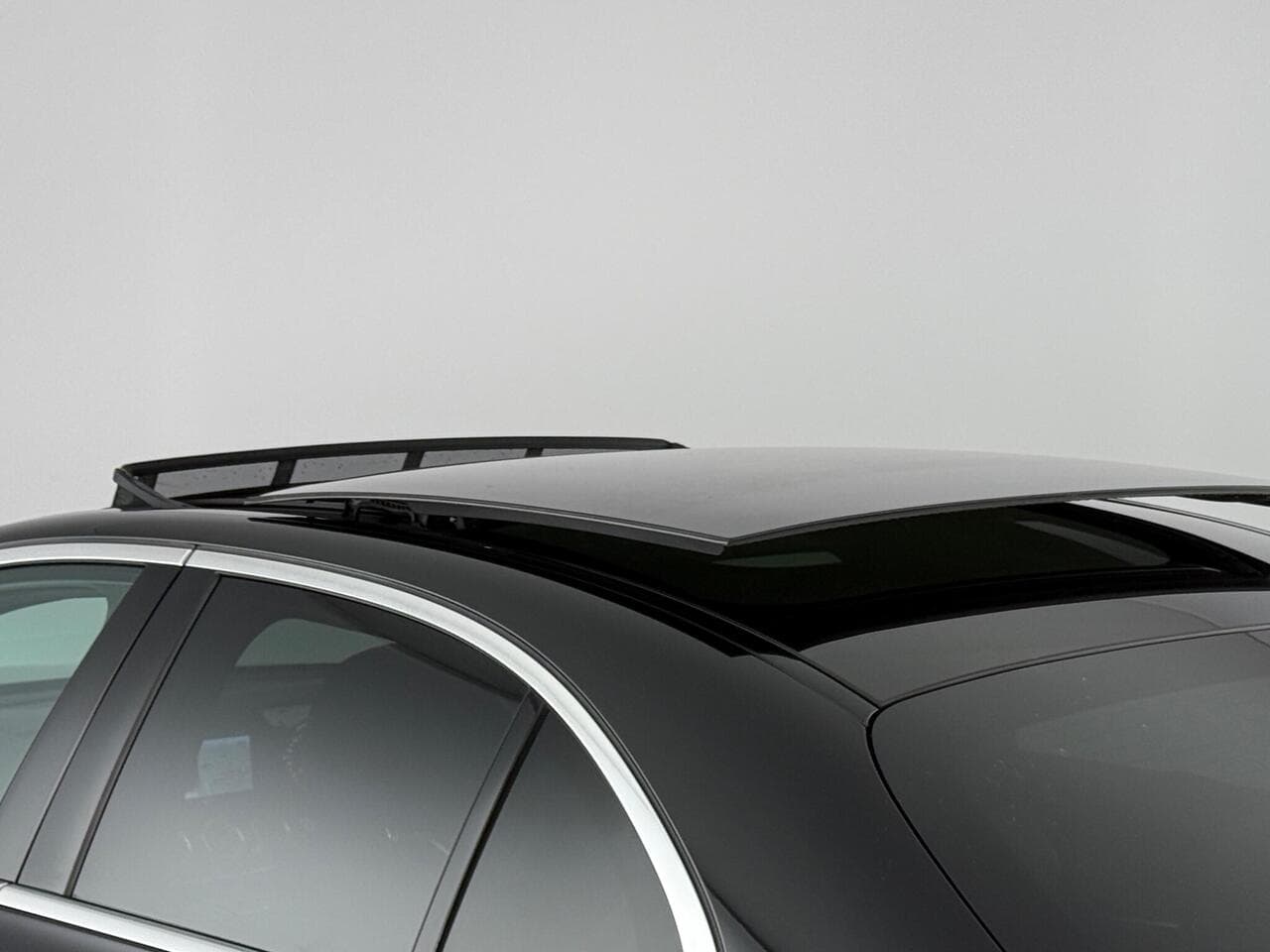 Mercedes-Benz E Class thumbnail Roof