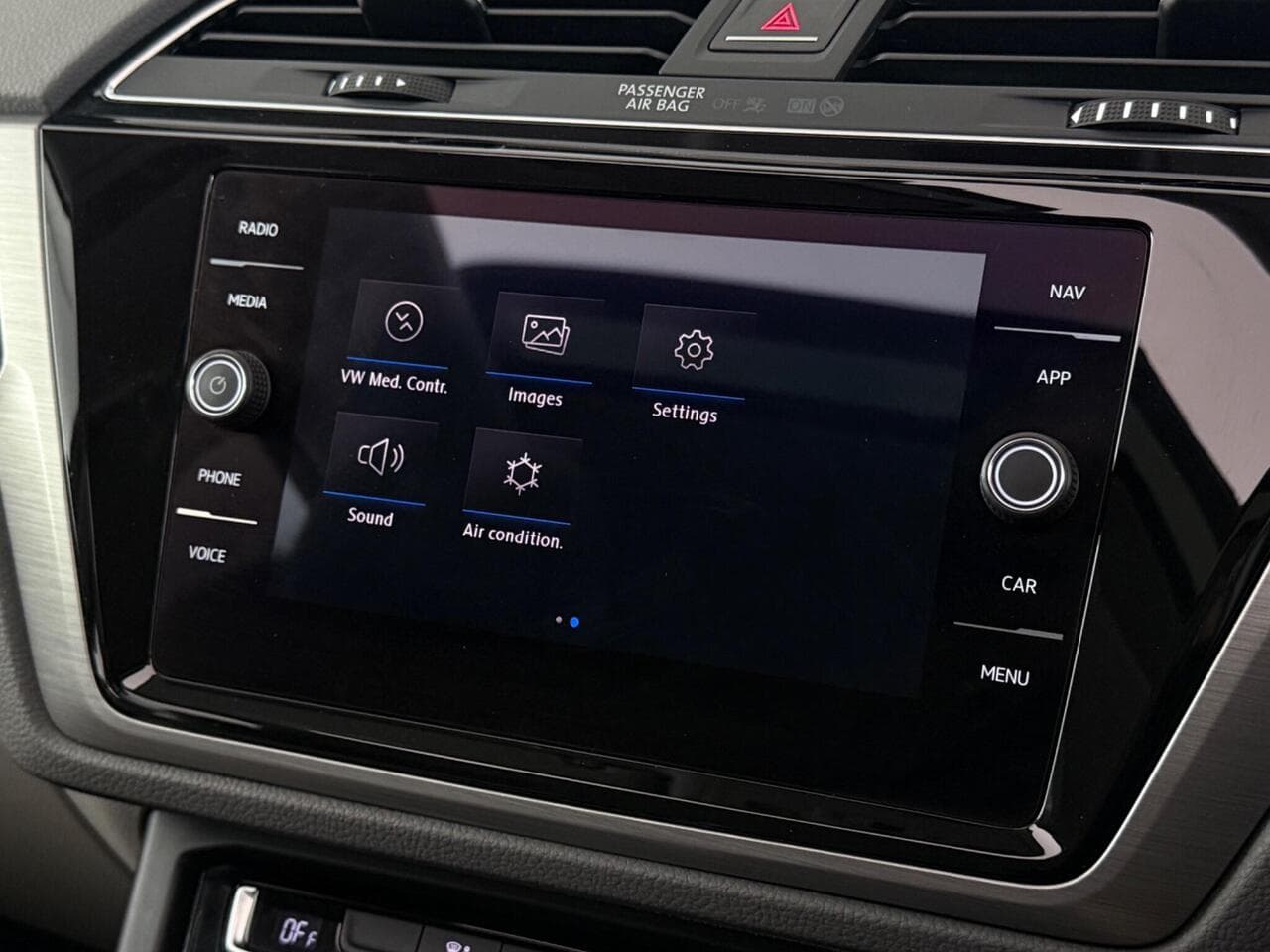 Volkswagen Touran thumbnail Infotainment System