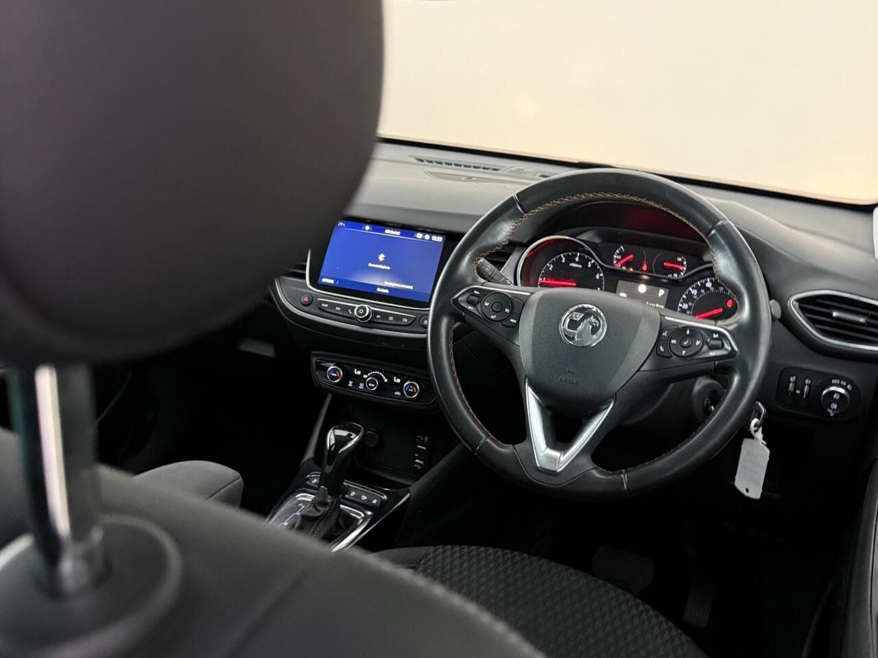 Vauxhall Crossland X thumbnail Interior Front