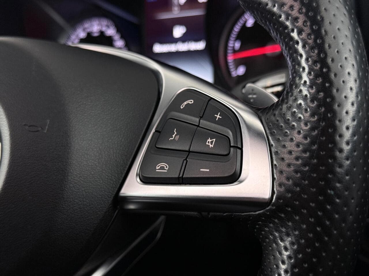 Mercedes-Benz GLC thumbnail Misc Controls