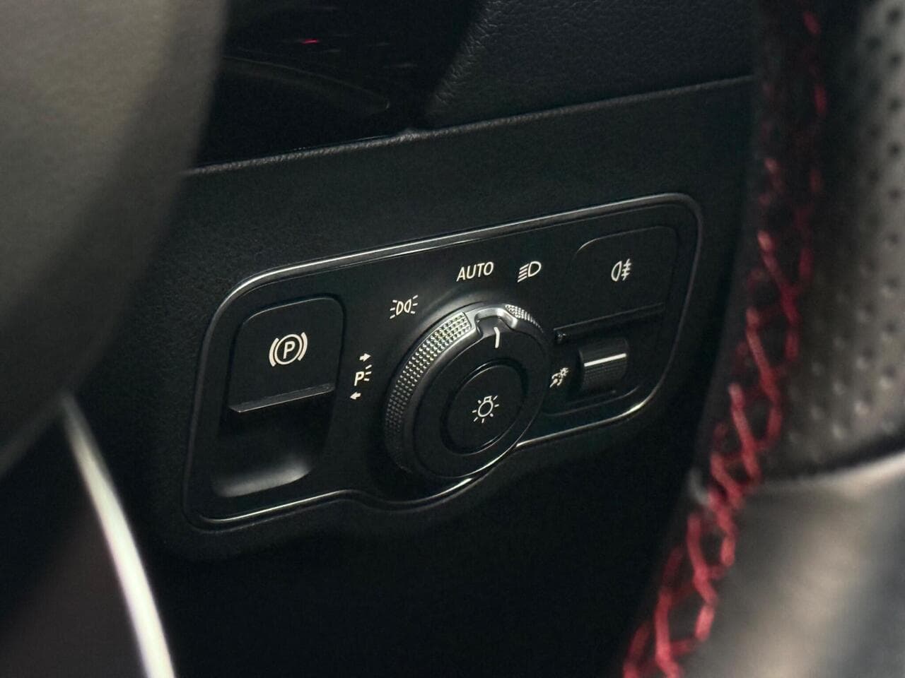 Mercedes-Benz GLA thumbnail Misc Controls