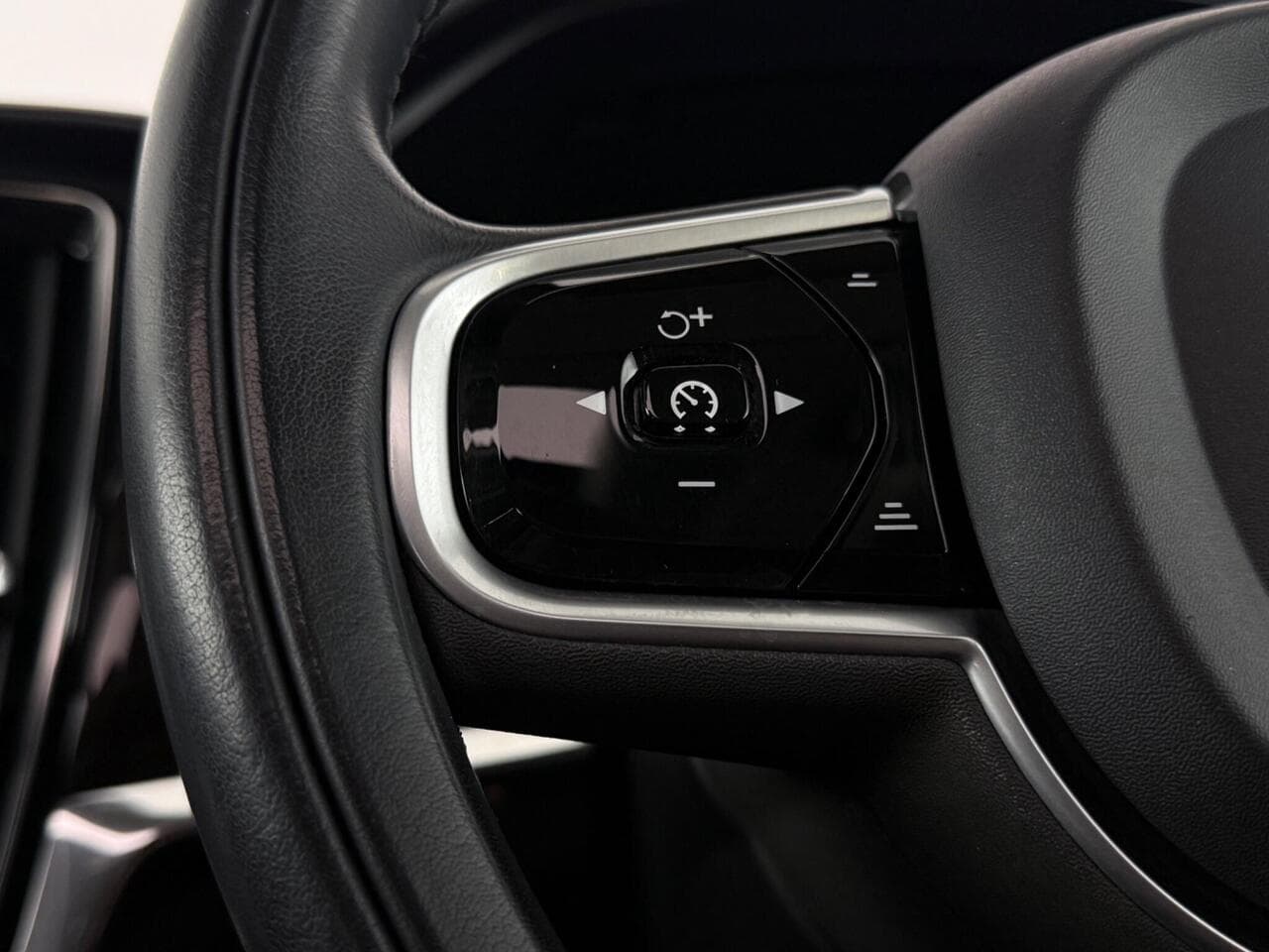 Volvo V90 thumbnail Misc Controls