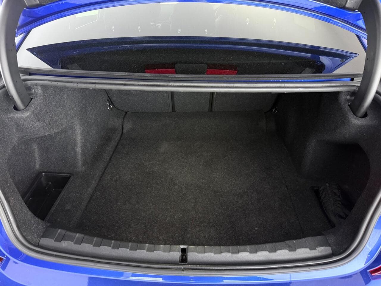 BMW 3 Series thumbnail Boot
