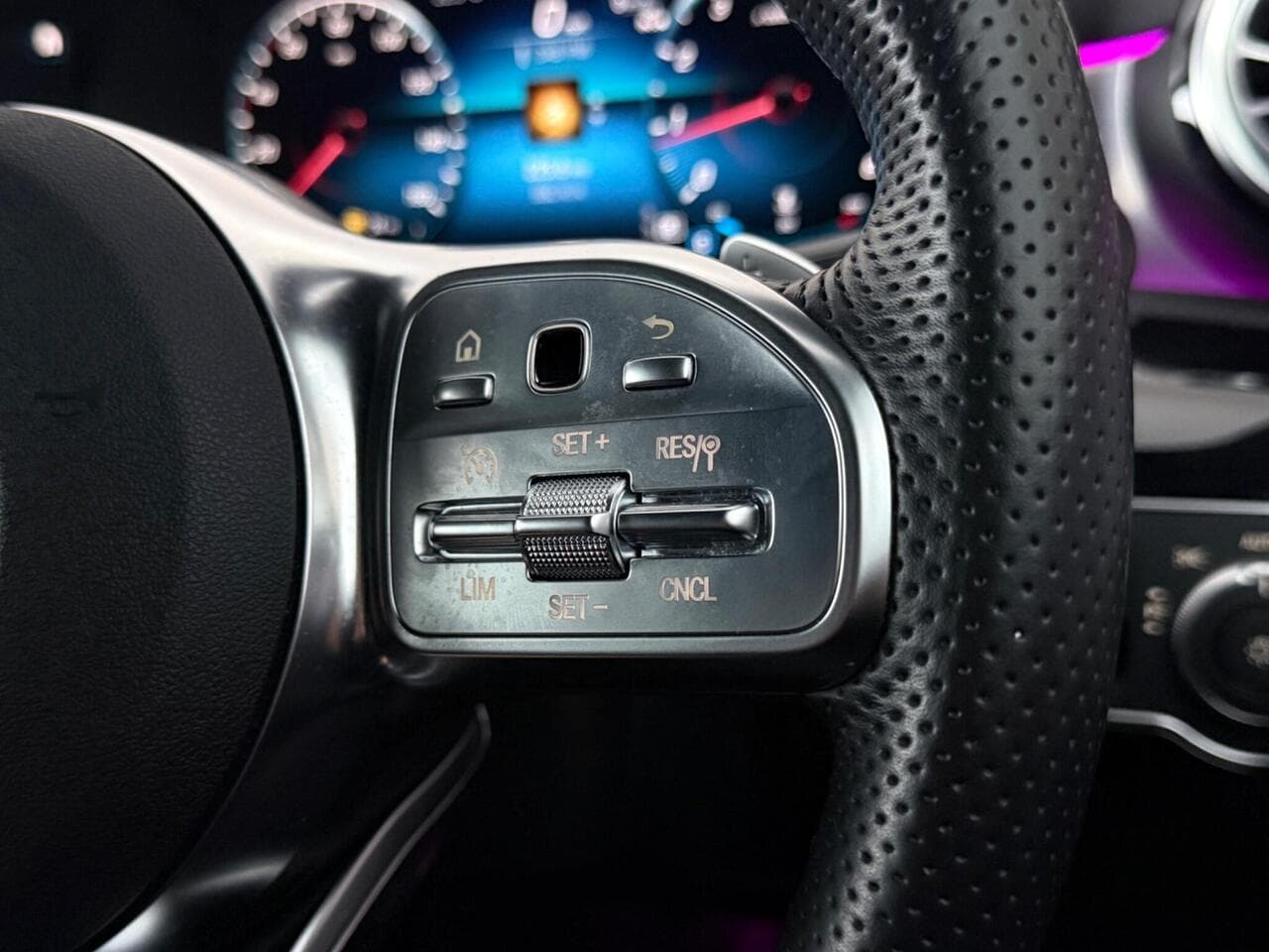 Mercedes-Benz CLA thumbnail Misc Controls