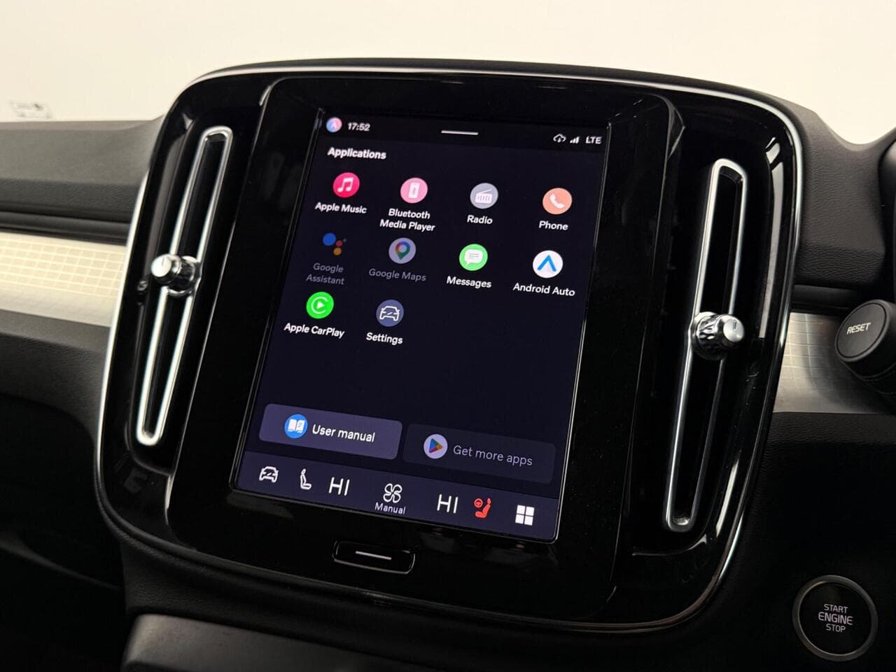 Volvo XC40 thumbnail Infotainment System
