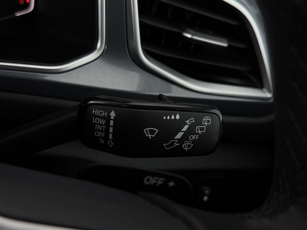 Volkswagen T-Roc thumbnail Misc Controls