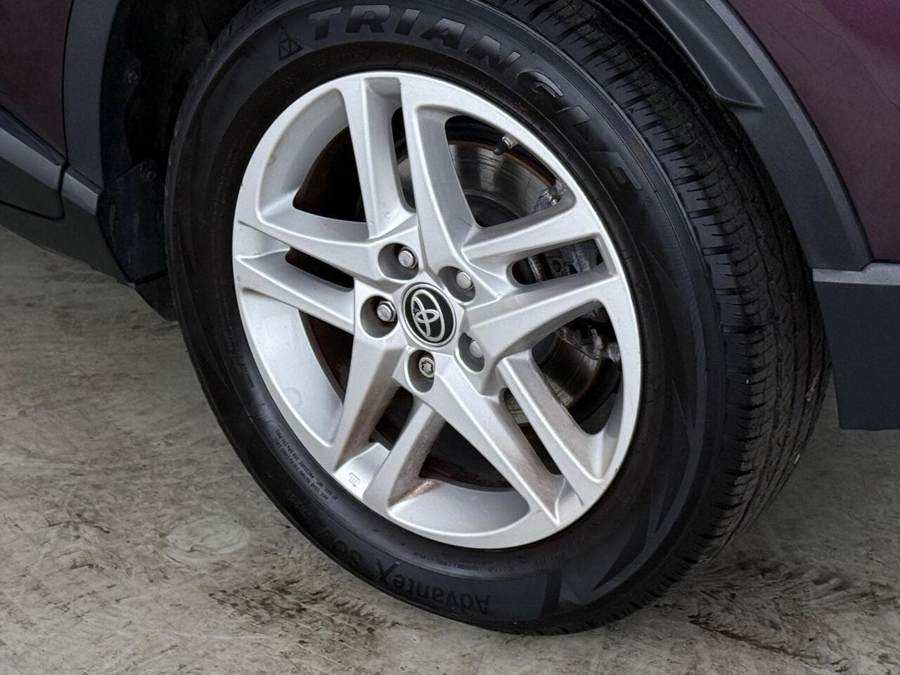 Toyota C-HR thumbnail Wheel