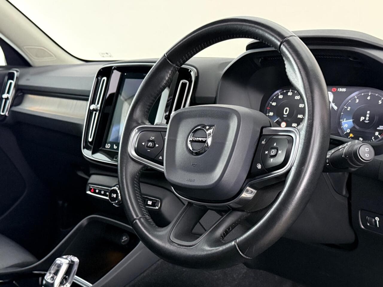 Volvo XC40 thumbnail Steering Wheel
