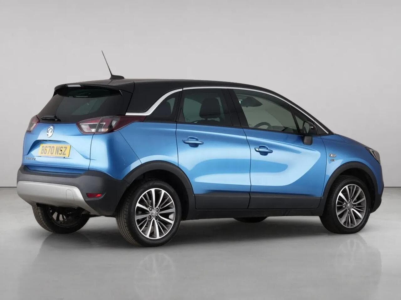 Vauxhall Crossland X thumbnail Side Right