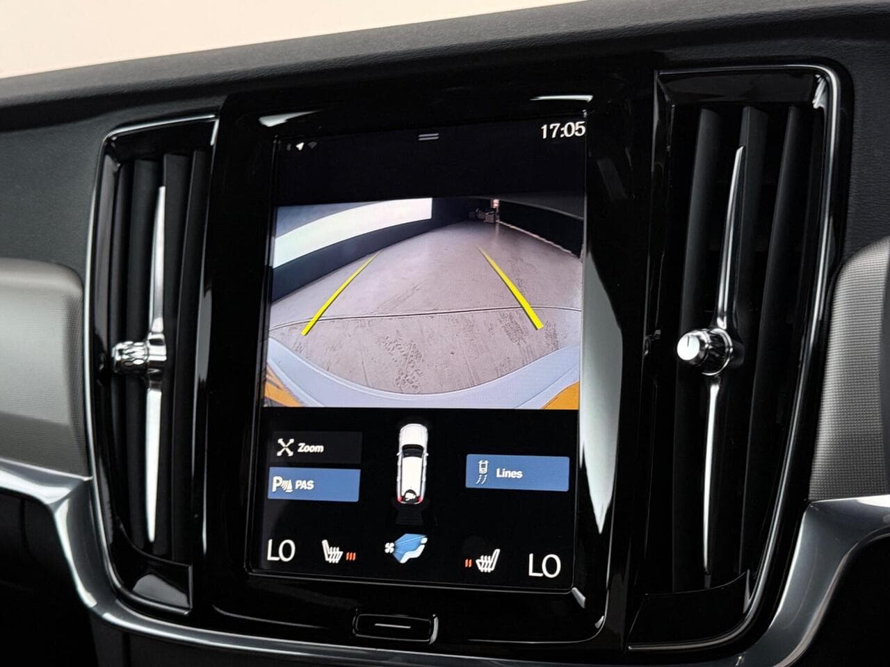 Volvo V90 thumbnail Infotainment System