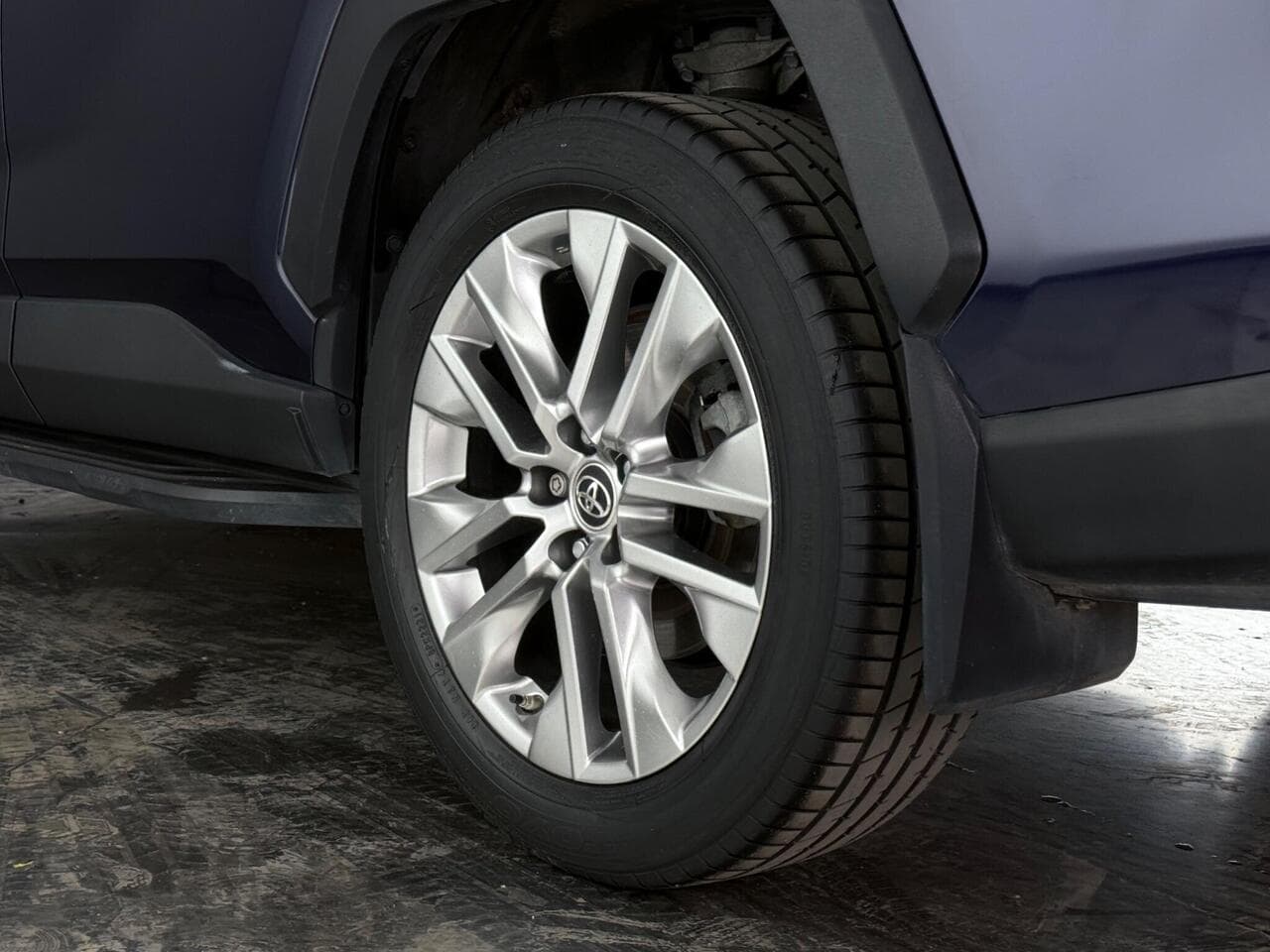 Toyota RAV4 thumbnail Wheel