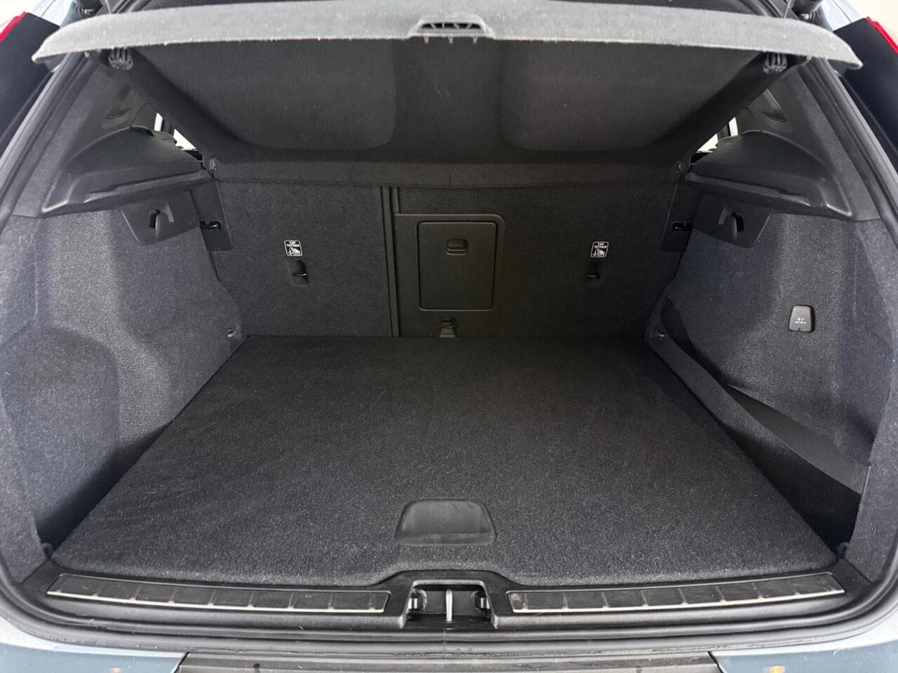 Volvo XC40 thumbnail Boot