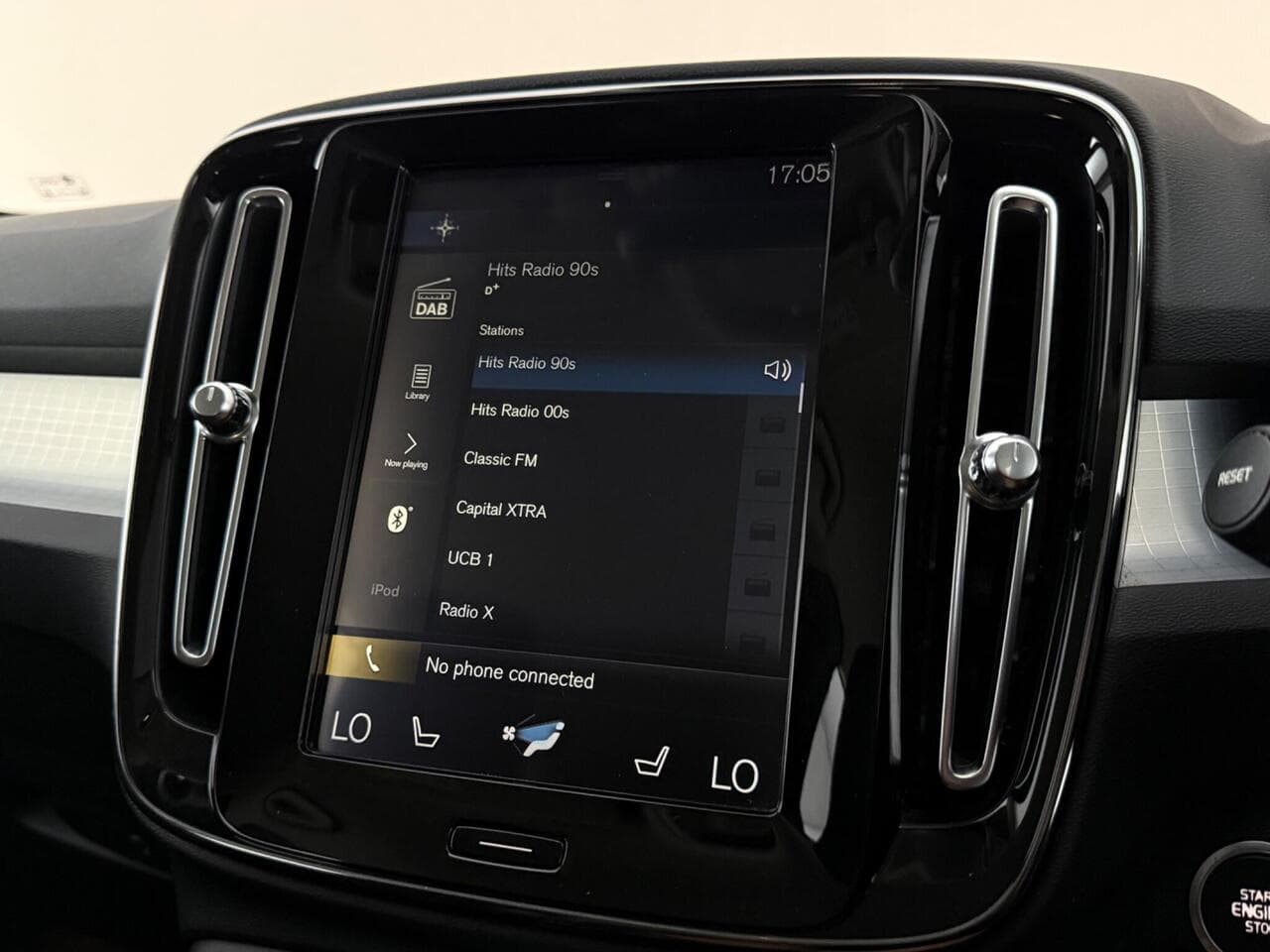 Volvo XC40 thumbnail Infotainment System