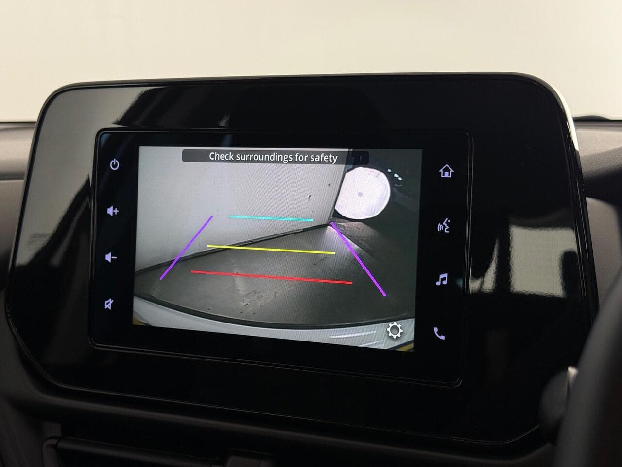 Suzuki S-Cross thumbnail Infotainment System