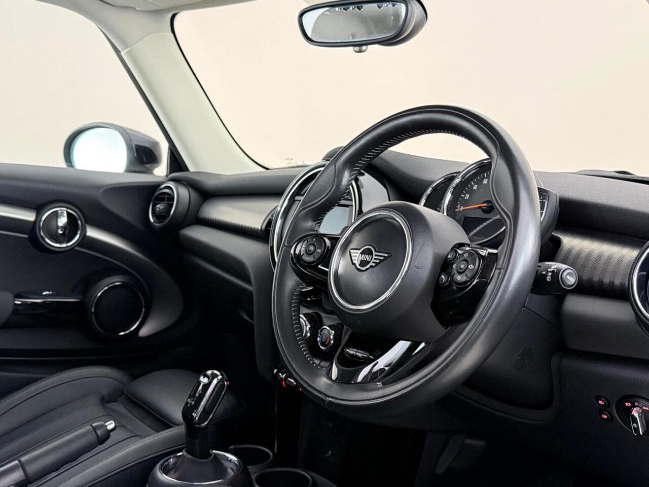 MINI Hatch thumbnail Interior Front