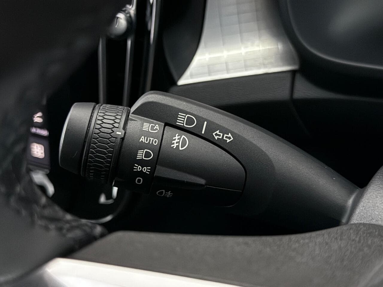 Volvo XC40 thumbnail Misc Controls