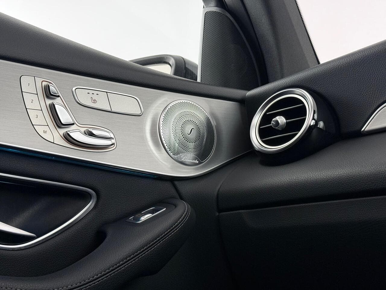Mercedes-Benz GLC thumbnail Misc Controls