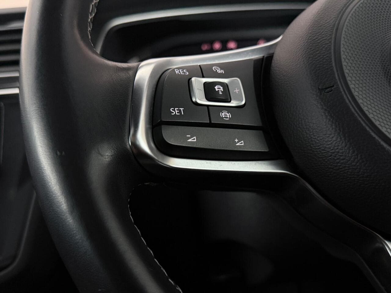 Volkswagen Tiguan thumbnail Misc Controls