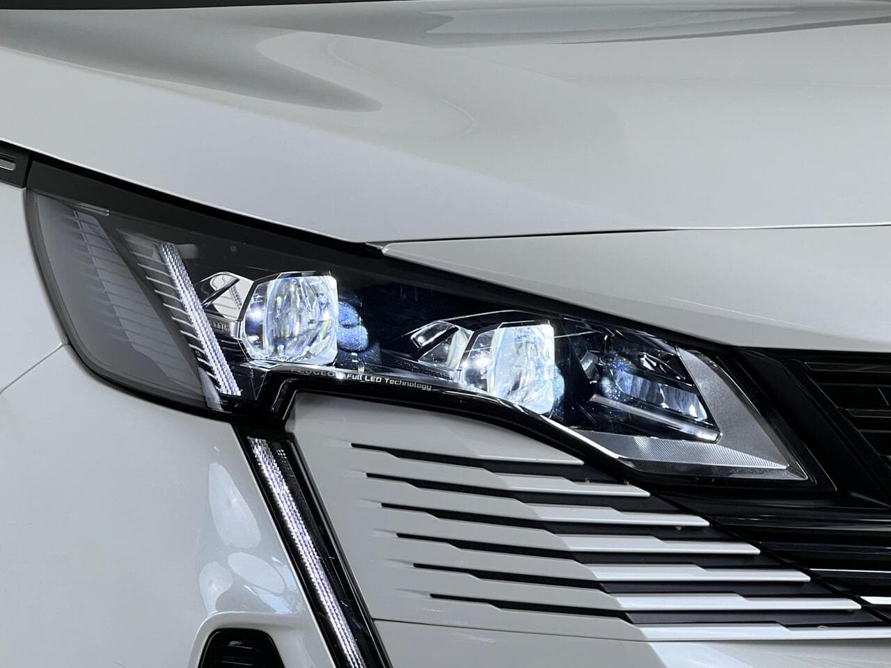 Peugeot 3008 thumbnail Lights Front