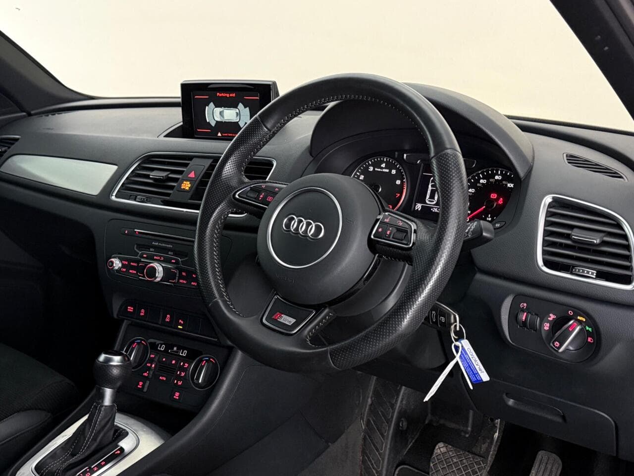 Audi Q3 thumbnail Interior Front