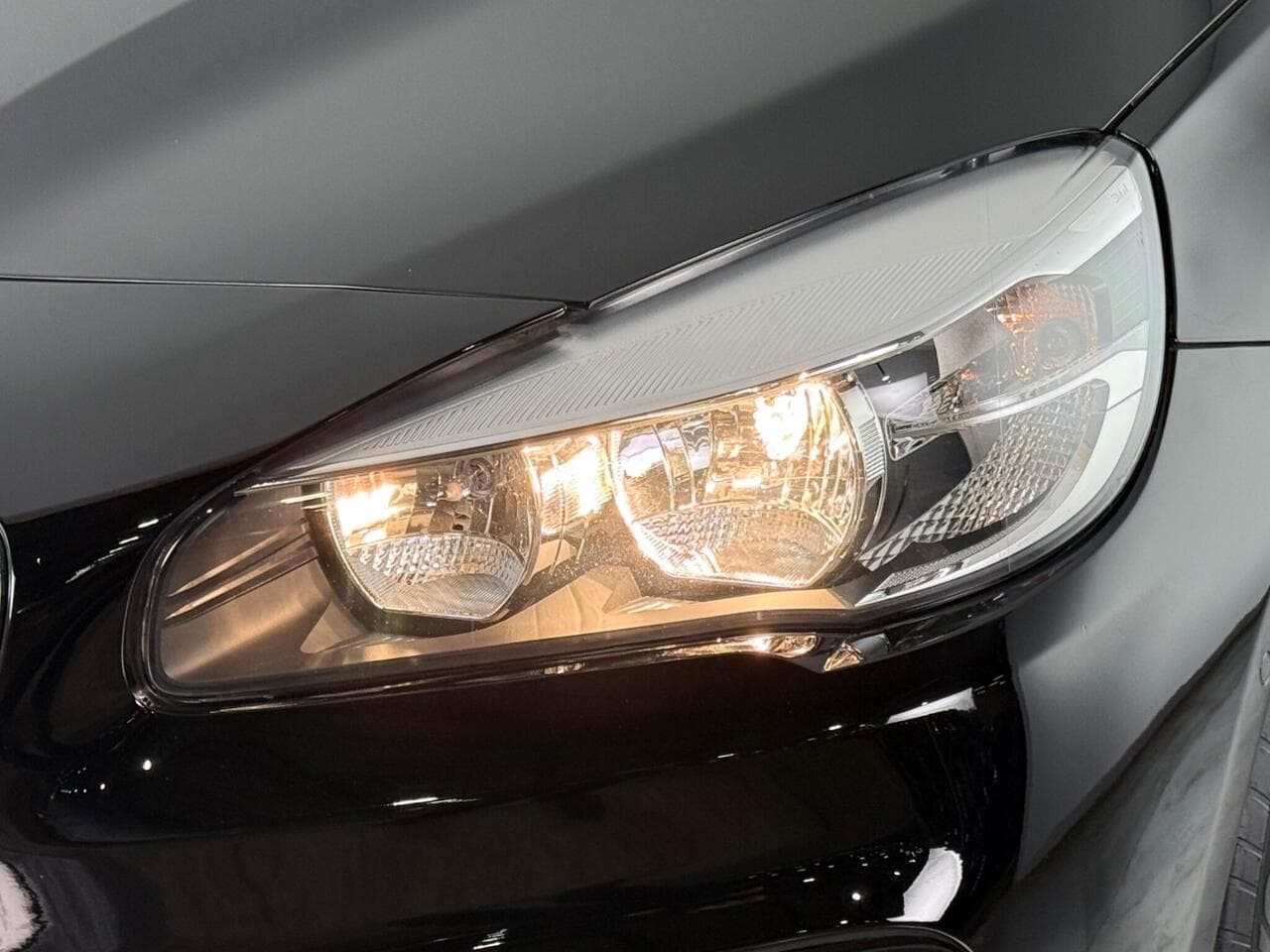 BMW 2 Series Active Tourer thumbnail Lights Front
